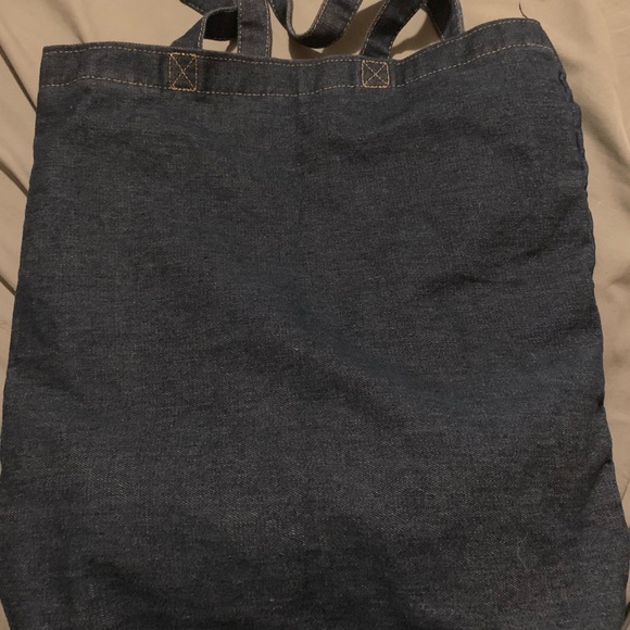 GUESS? TOTE - Picture 2 of 2